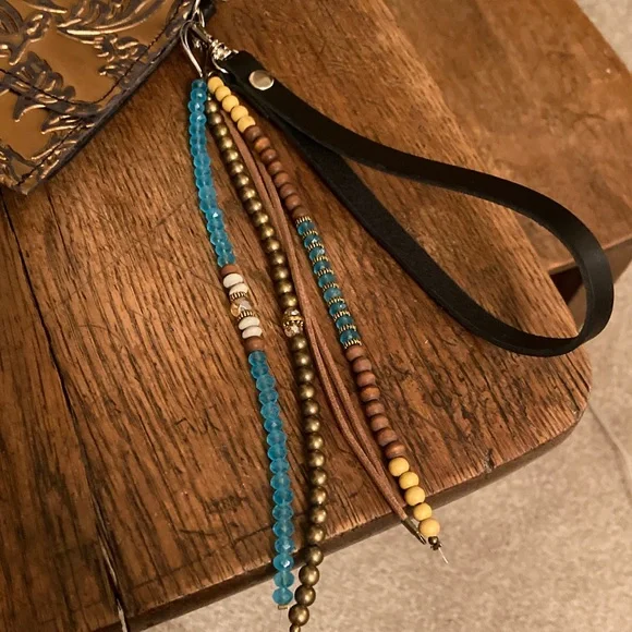 Jill’s Homestead Carly Clutch with Beaded Tassel Bundle NWOT - Picture 8 of 8